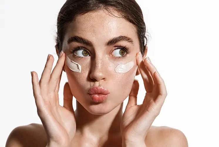 Preserva tu Juventud: El Poder Protector del Uso del Protector Solar